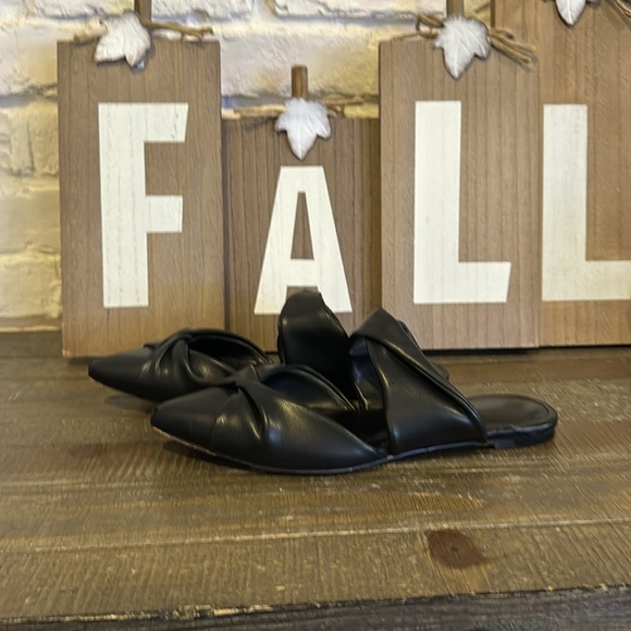 Marc Fisher twisted leather mules - Picture 2 of 6